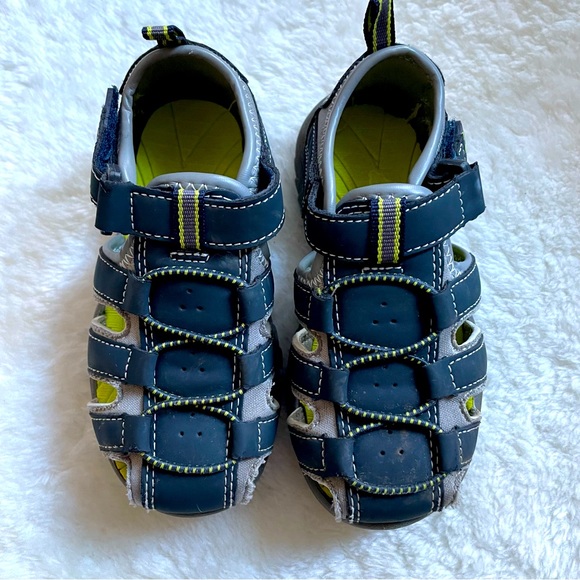 Size 8 Toddler Eddie Bauer Sandal Water Shoes - Picture 1 of 6